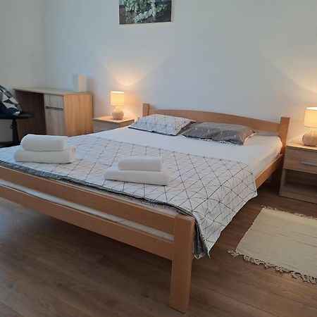 Yulia Apartman Póla Kültér fotó