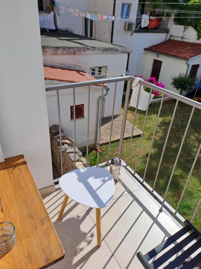 Yulia Apartman Póla Kültér fotó